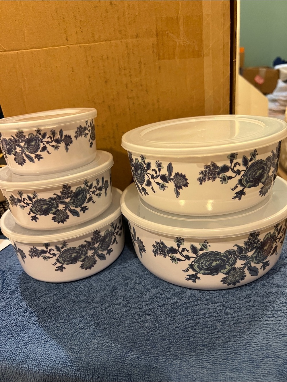 New In Package Blue Floral Melemanie Mixing Bowl Set with Lids - Set of 5